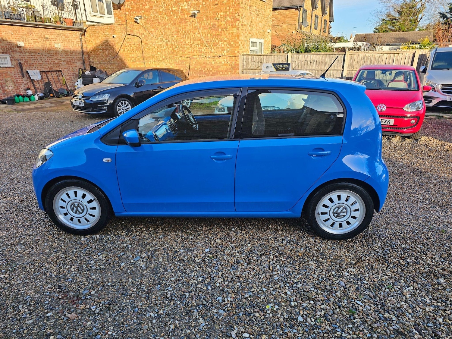 Used Volkswagen up! 2024 for sale - 76227389: Photo 14