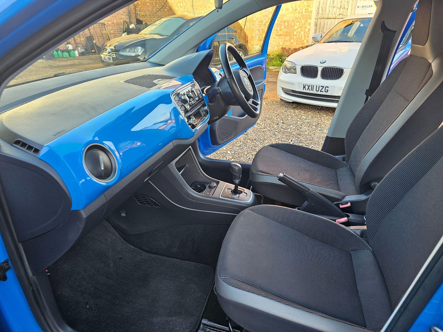 Used Volkswagen up! 2024 for sale - 76227389: Photo 38