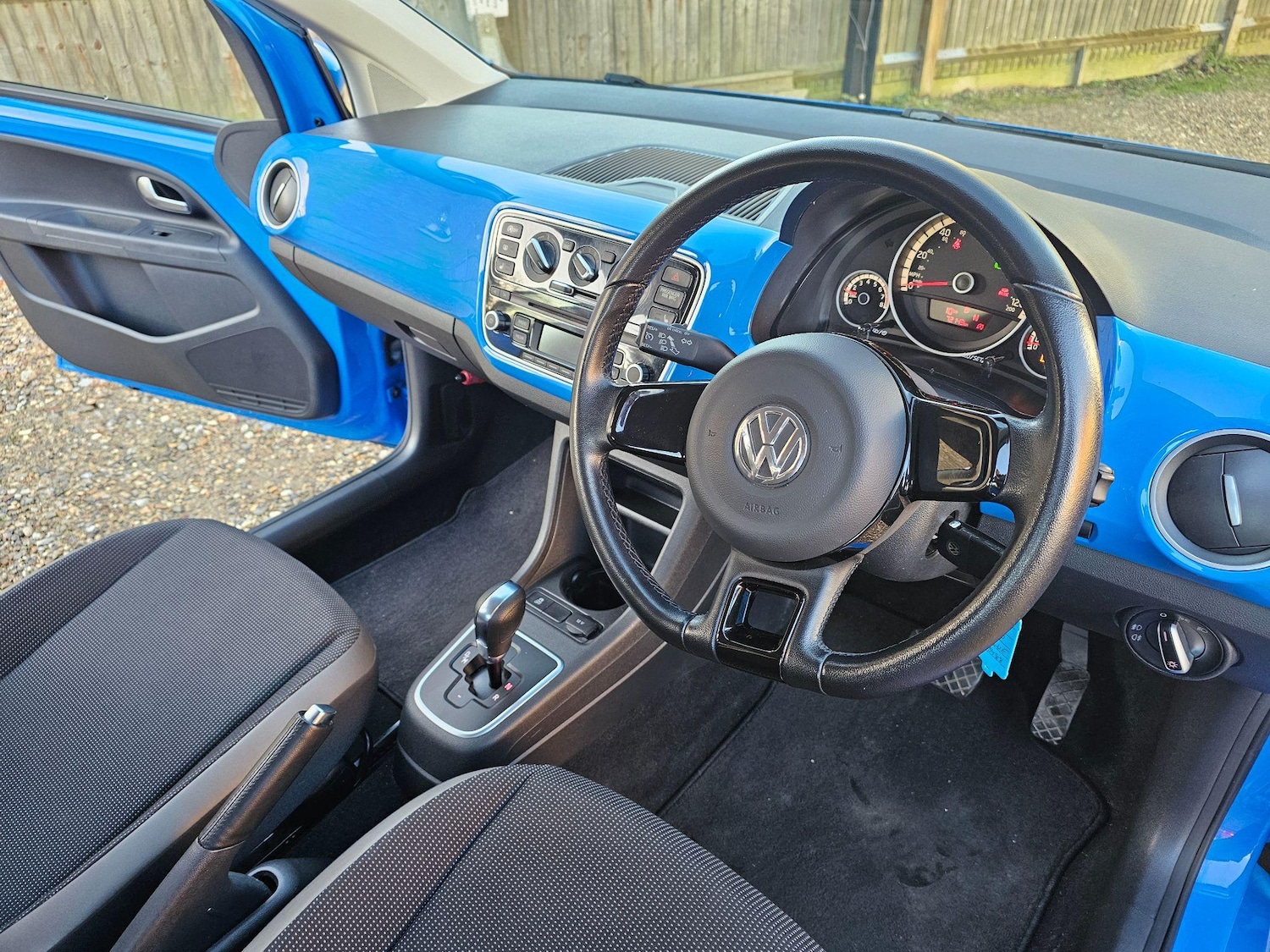 Used Volkswagen up! 2024 for sale - 76227389: Photo 55