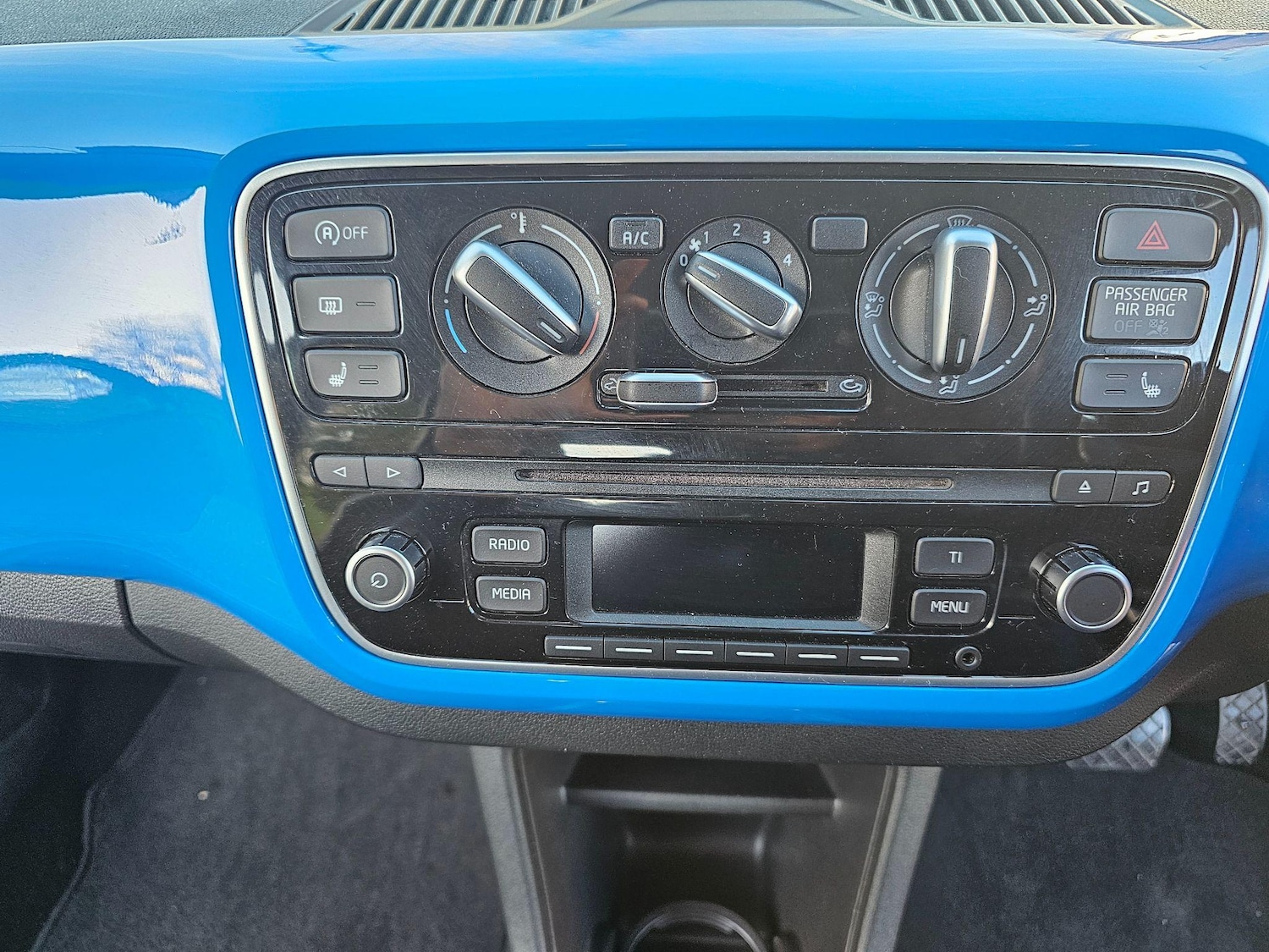 Used Volkswagen up! 2024 for sale - 76227389: Photo 59