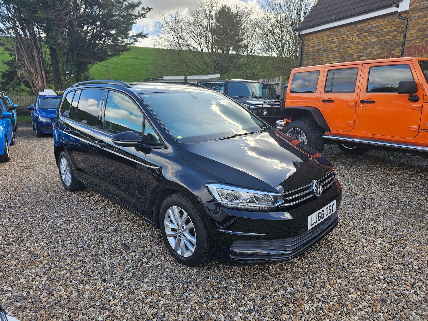 Used Volkswagen Touran 2026 for sale - 78019846: Photo 2