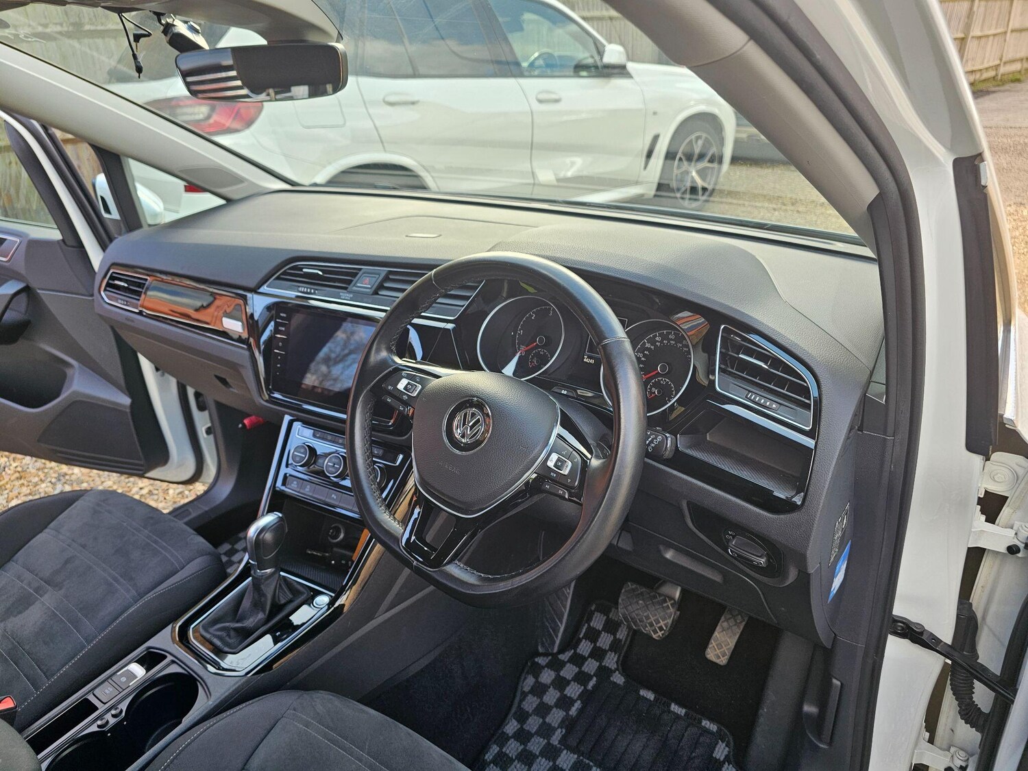 Used Volkswagen Touran for sale - 77839551: Photo 25