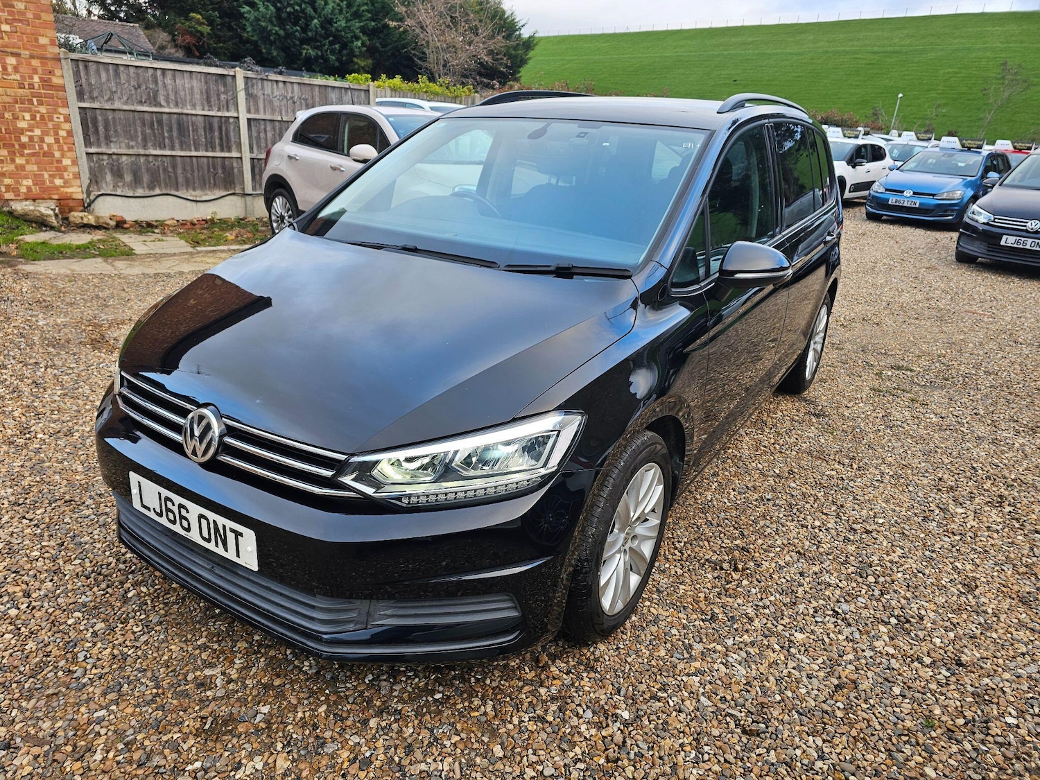 Used Volkswagen Touran for sale - 76700565: Photo 1