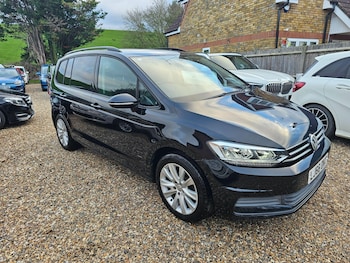 Used Volkswagen Touran 2017 for sale - 76700565: Photo