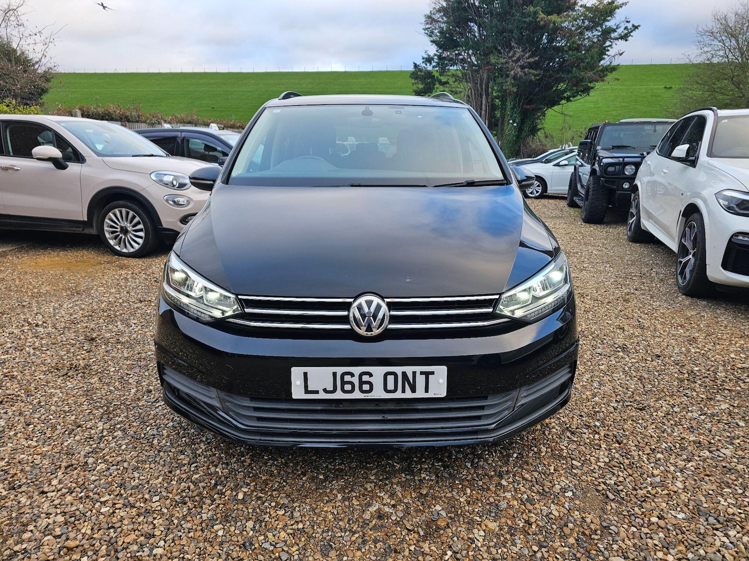 Used Volkswagen Touran for sale - 76700565: Photo 3