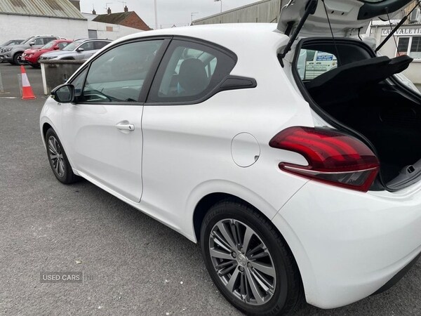 Used Peugeot 208 2016 for sale - 76308165: Photo 2