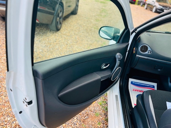 Used Renault Clio 2010 for sale - 75243164: Photo 10