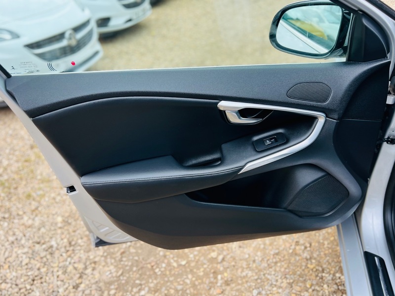 Used Volvo V40 2014 for sale - 76304566: Photo 11