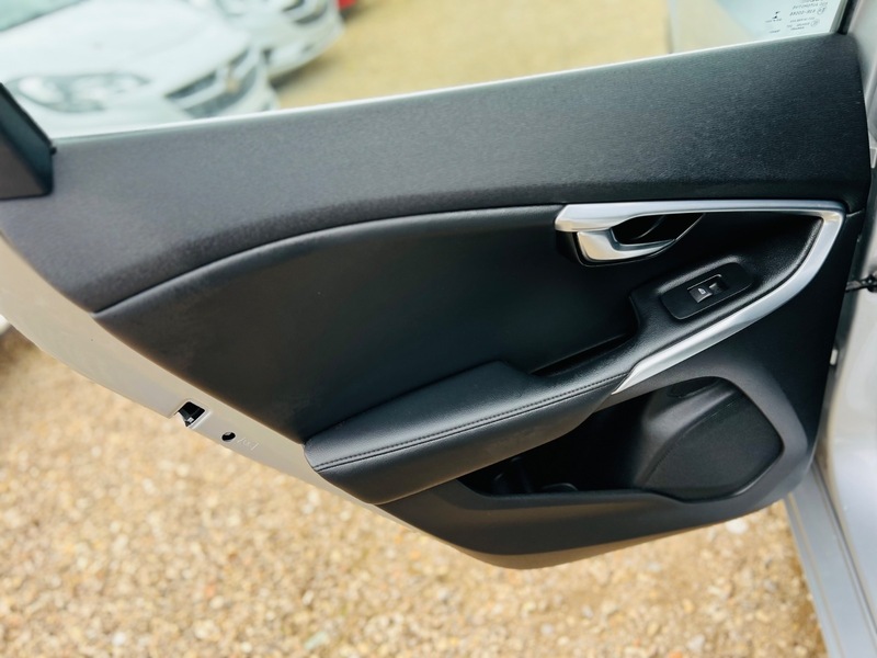 Used Volvo V40 2014 for sale - 76304566: Photo 13