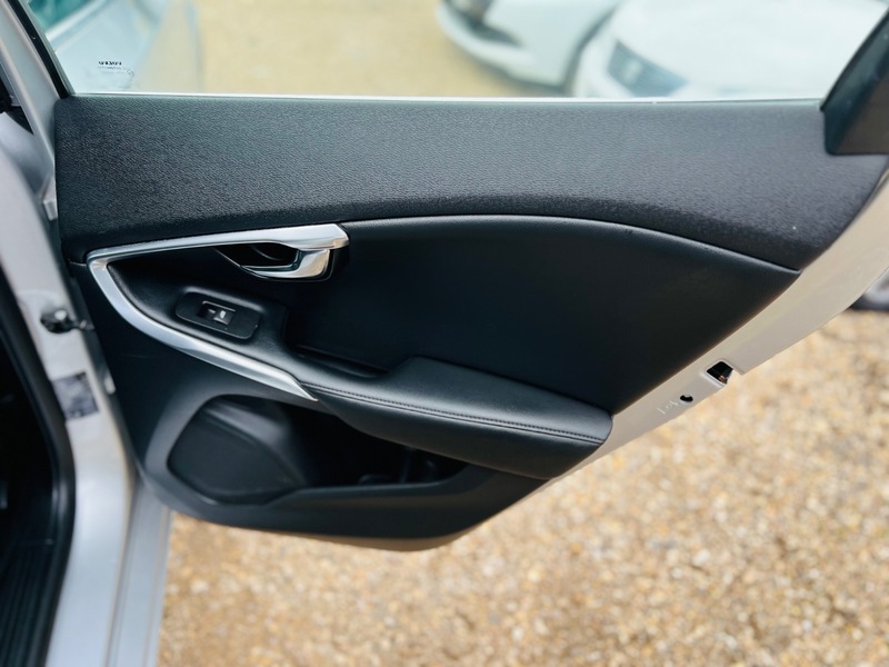 Used Volvo V40 2014 for sale - 76304566: Photo 16