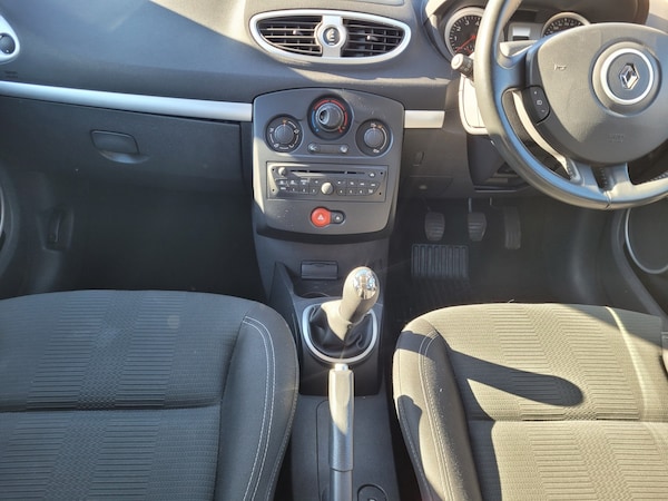 Used Renault Clio 2011 for sale - 76299062: Photo 4