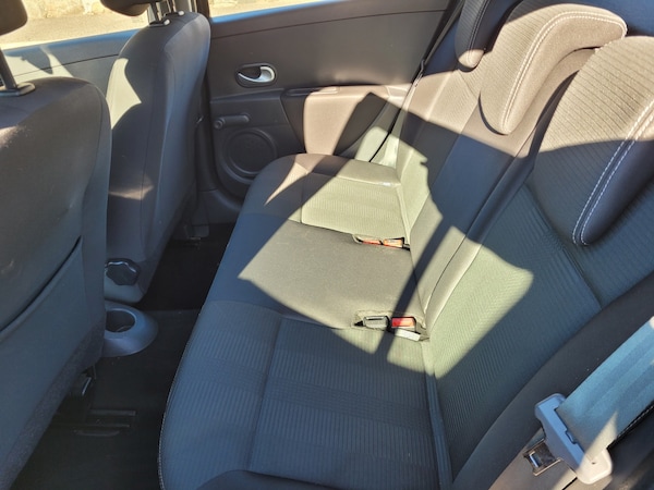 Used Renault Clio 2011 for sale - 76299062: Photo 5