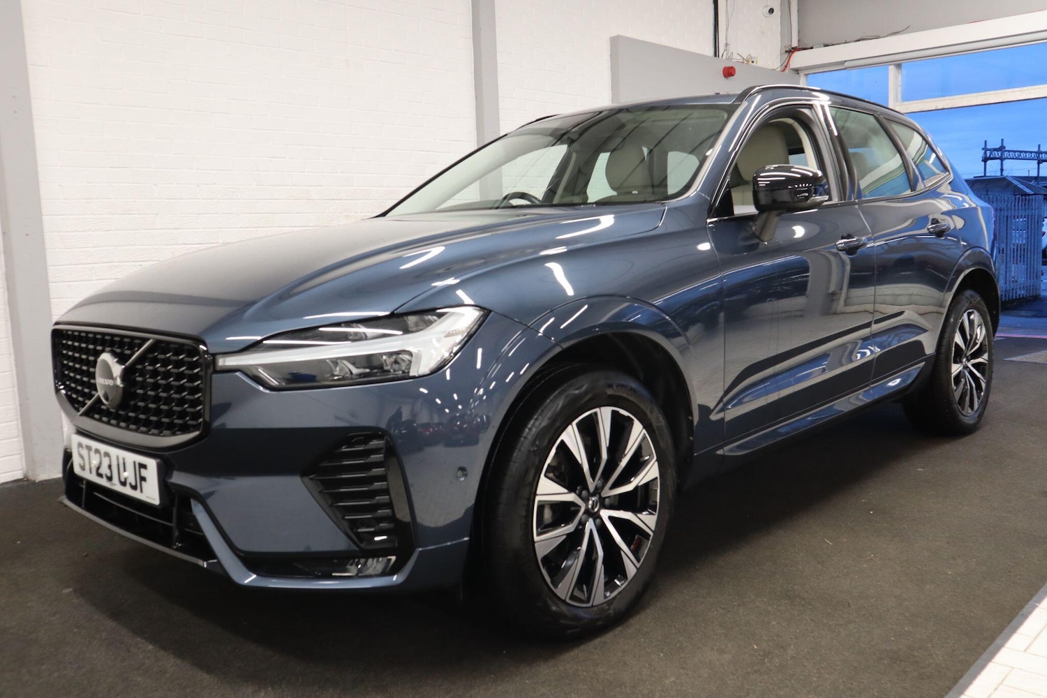 Used Volvo XC60 2023 for sale - 77549582: Photo 1