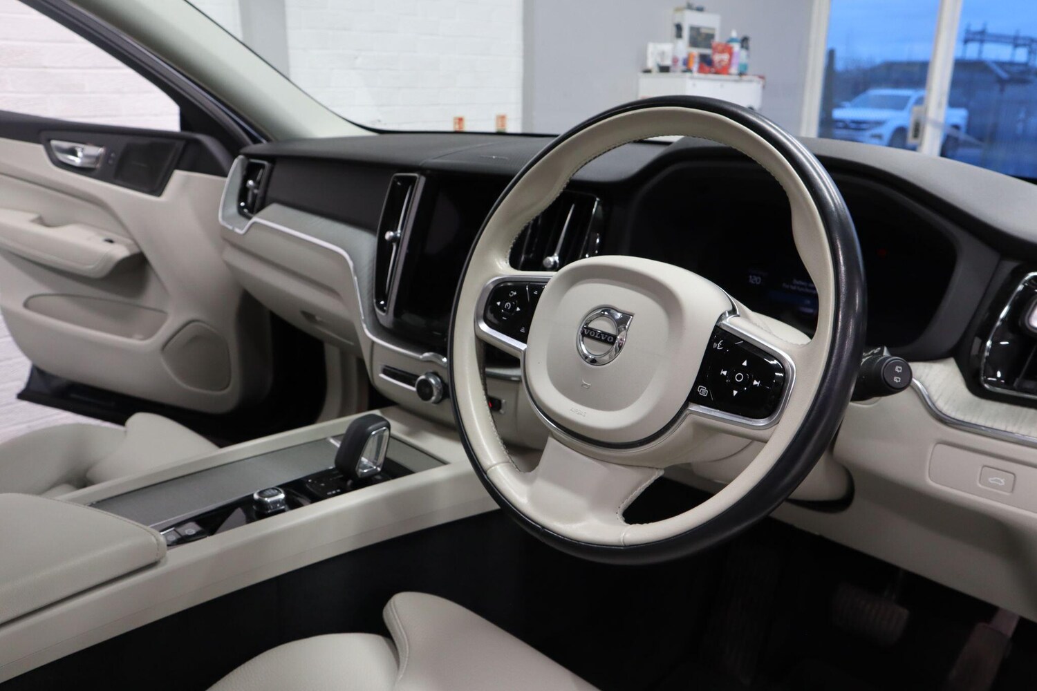 Used Volvo XC60 2023 for sale - 77549582: Photo 12