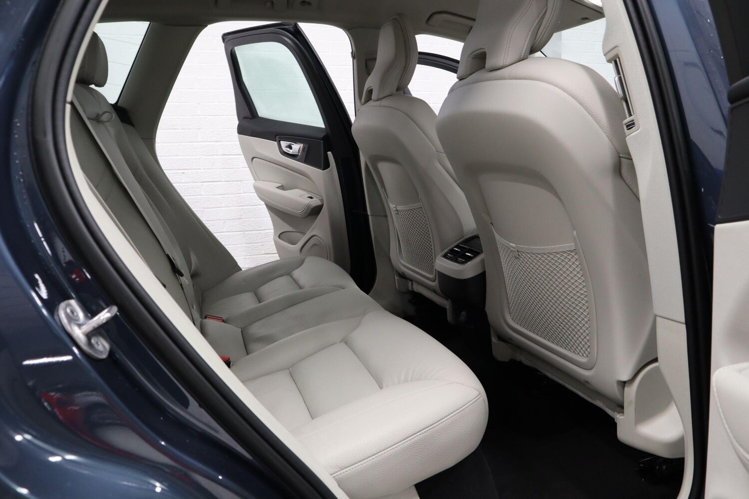 Used Volvo XC60 2023 for sale - 77549582: Photo 14