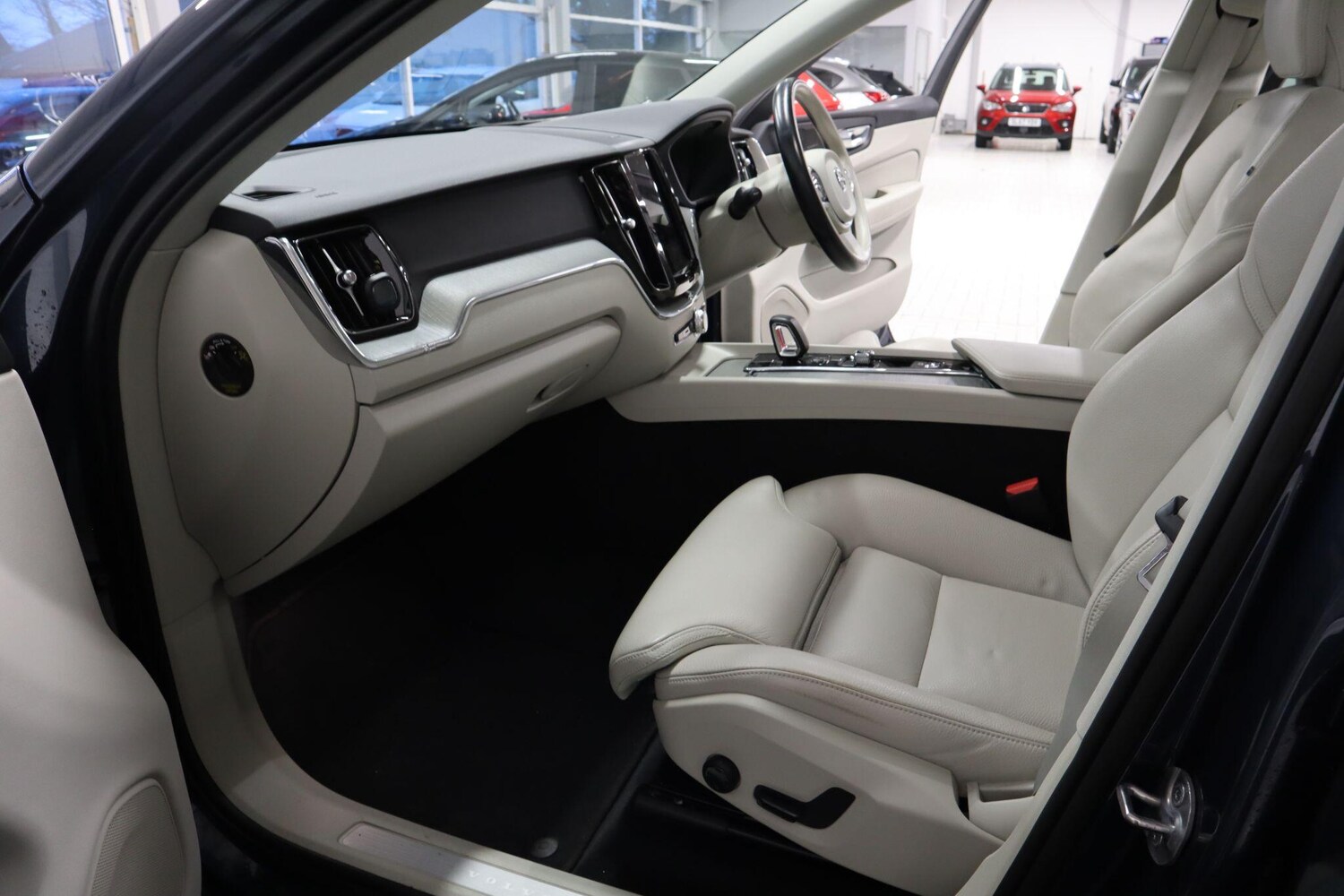 Used Volvo XC60 2023 for sale - 77549582: Photo 17