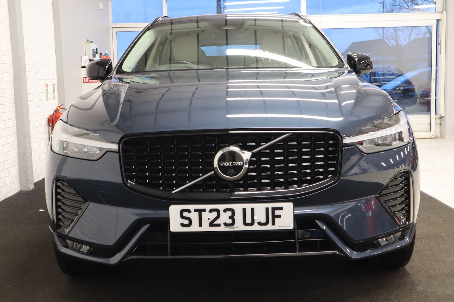 Used Volvo XC60 2023 for sale - 77549582: Photo 2