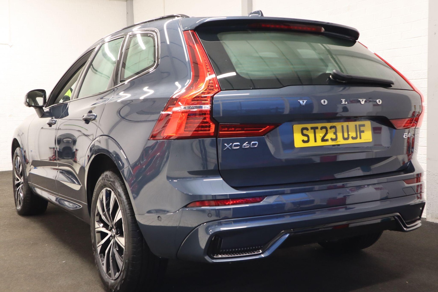 Used Volvo XC60 2023 for sale - 77549582: Photo 4