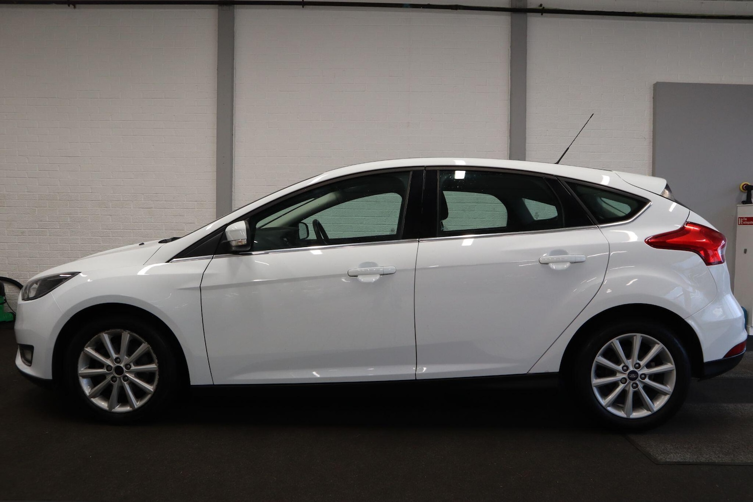 Used Ford Focus 2016 for sale - 77344019: Photo 3