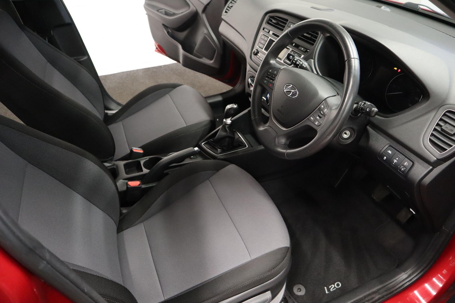 Used Hyundai i20 2018 for sale - 76964363: Photo 11