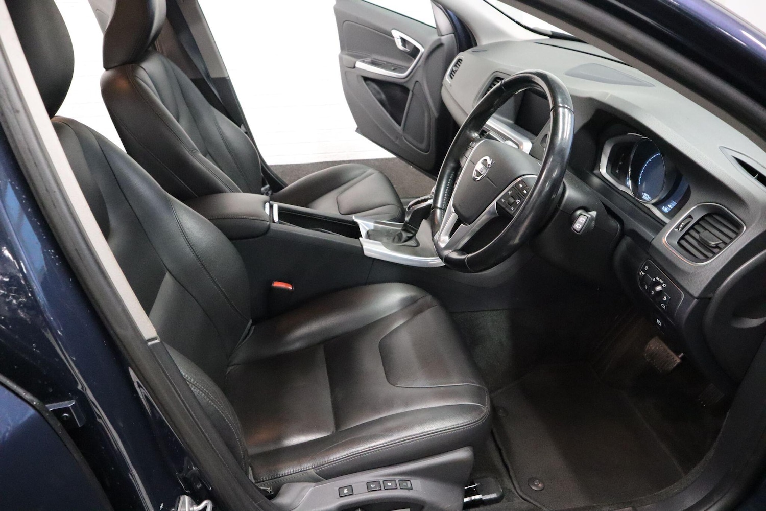 Used Volvo V60 2014 for sale - 77155663: Photo 11