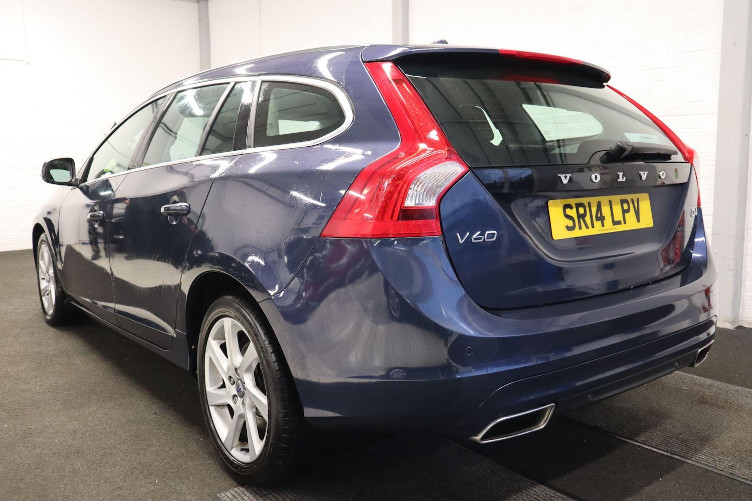 Used Volvo V60 2014 for sale - 77155663: Photo 4