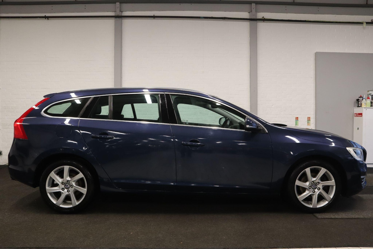 Used Volvo V60 2014 for sale - 77155663: Photo 8