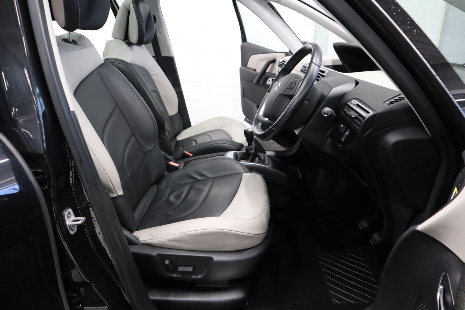 Used Citroen C4 Grand Picasso 2017 for sale - 76371340: Photo 12