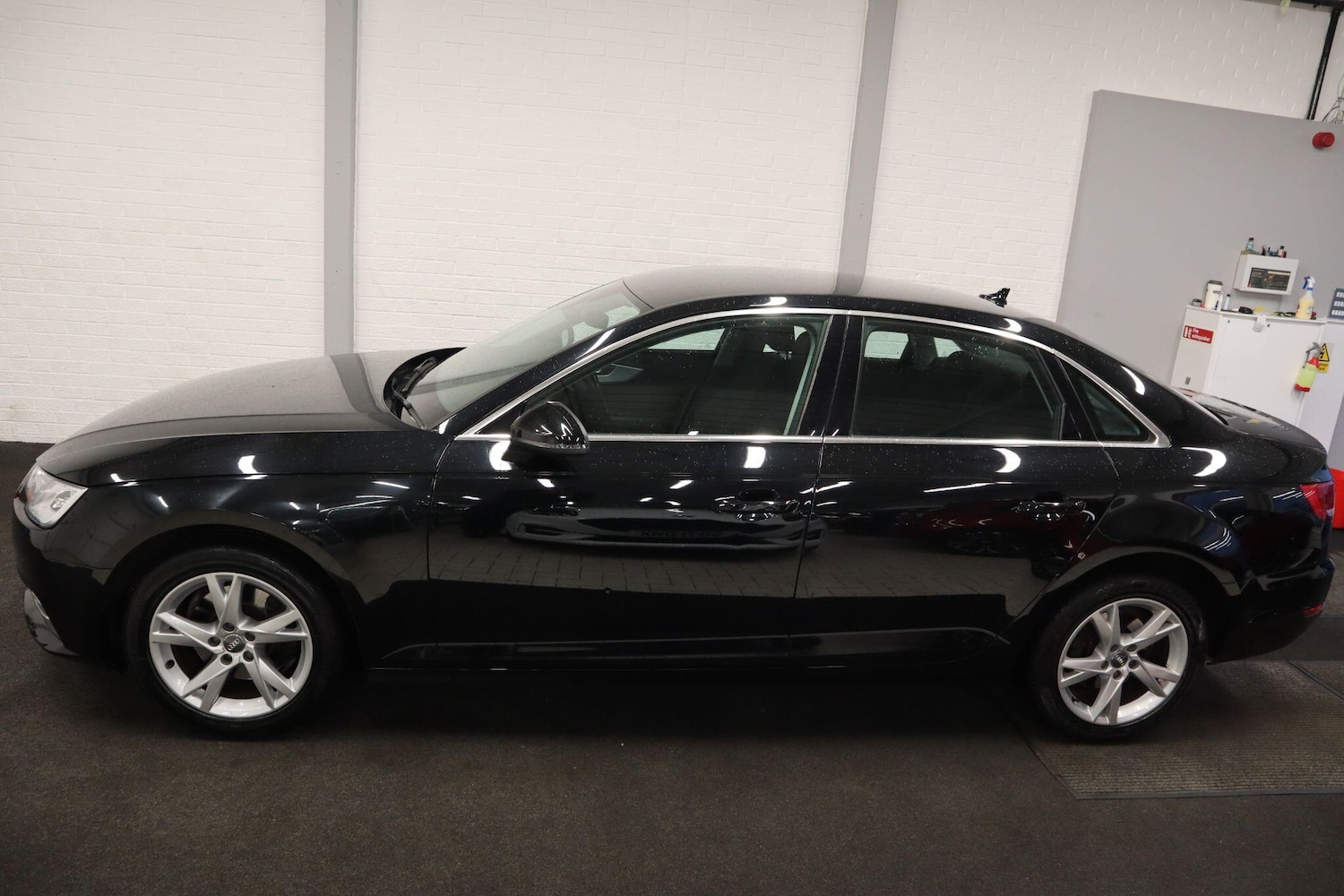 Used Audi A4 2016 for sale - 76573371: Photo 3