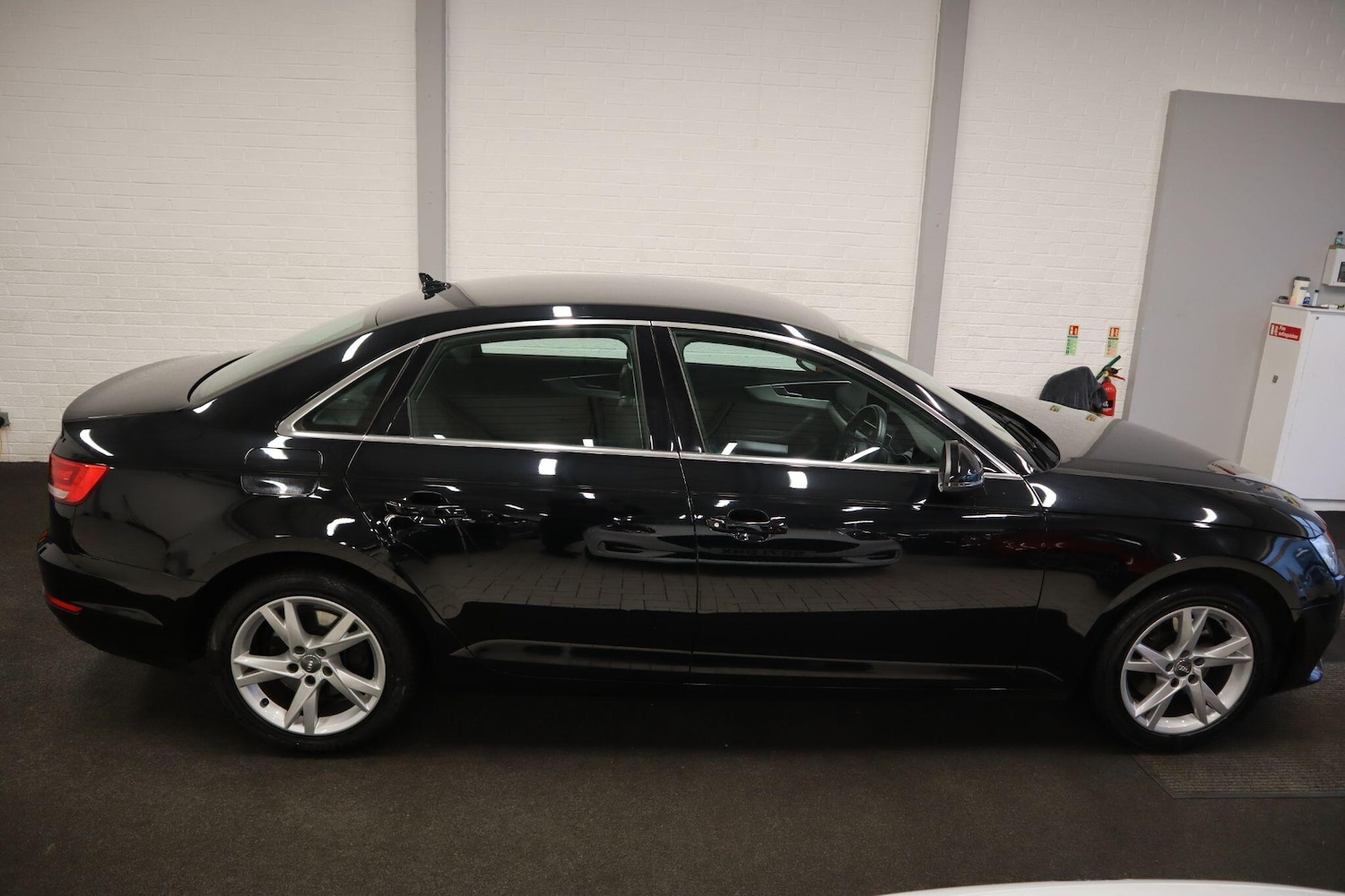 Used Audi A4 2016 for sale - 76573371: Photo 8