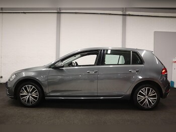 Used Volkswagen Golf 2018 for sale - 76728512: Photo