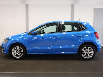 Used Volkswagen Polo 2015 for sale - 77753805: Photo