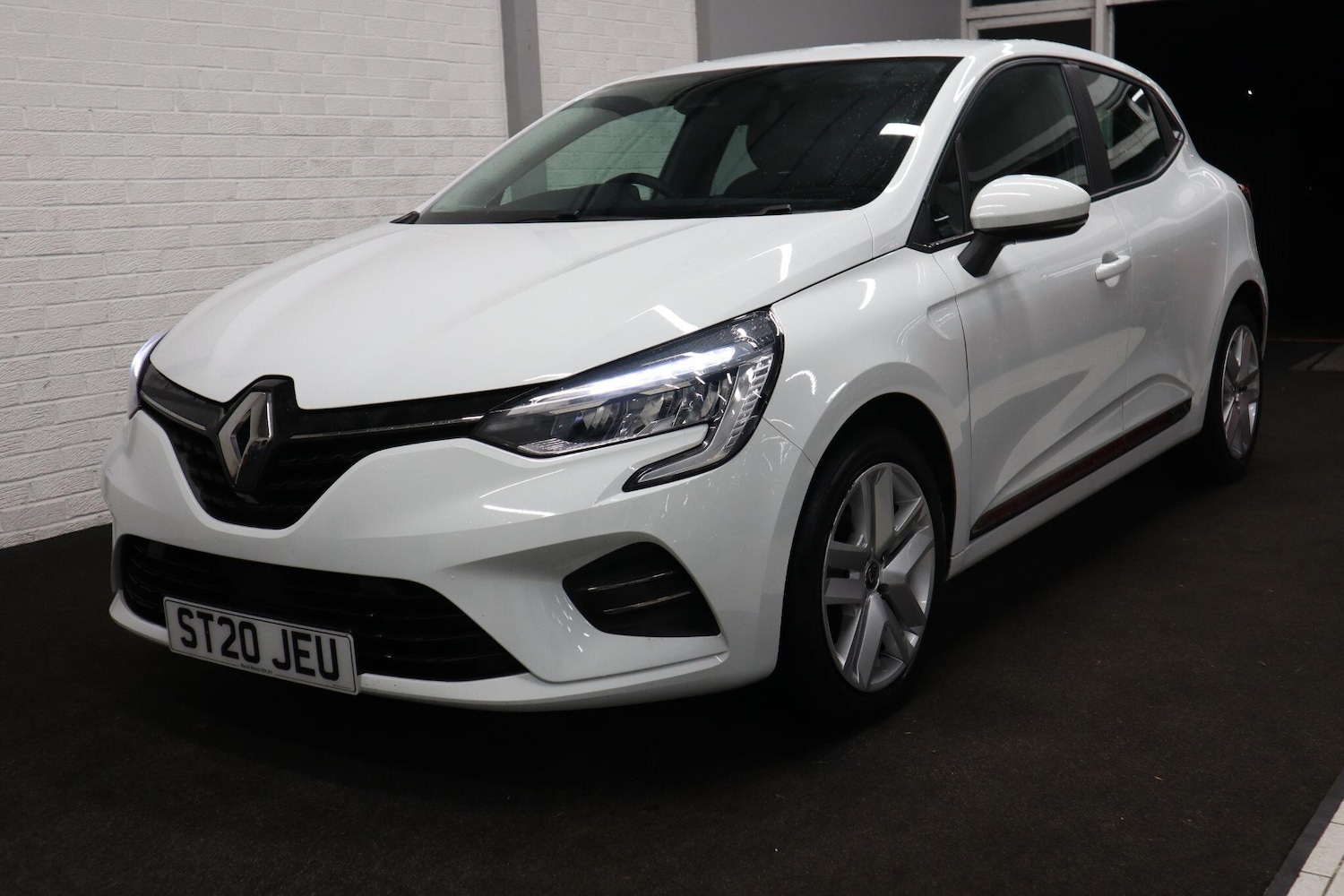 Used Renault Clio 2020 for sale - 76620331: Photo 1