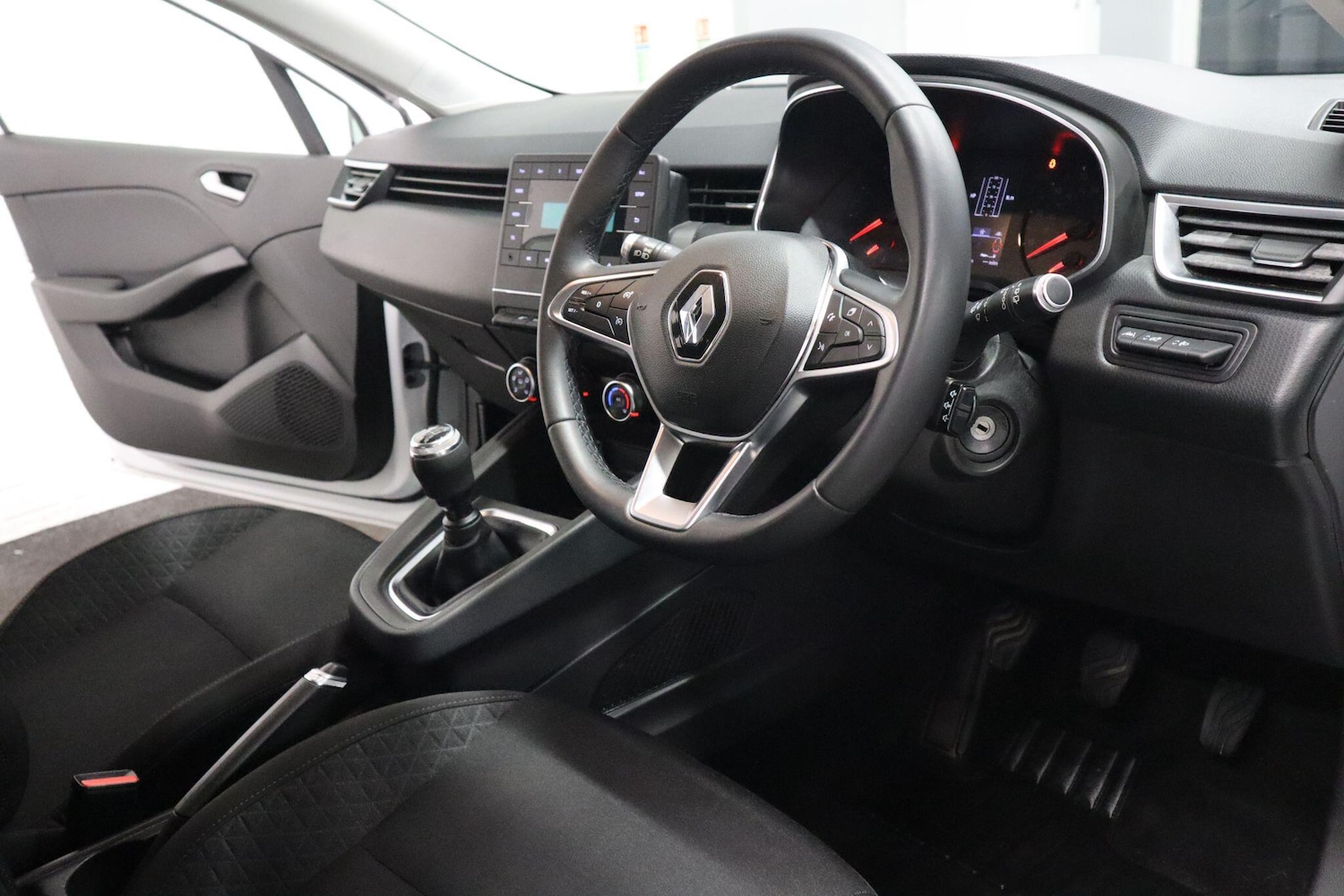 Used Renault Clio 2020 for sale - 76620331: Photo 11