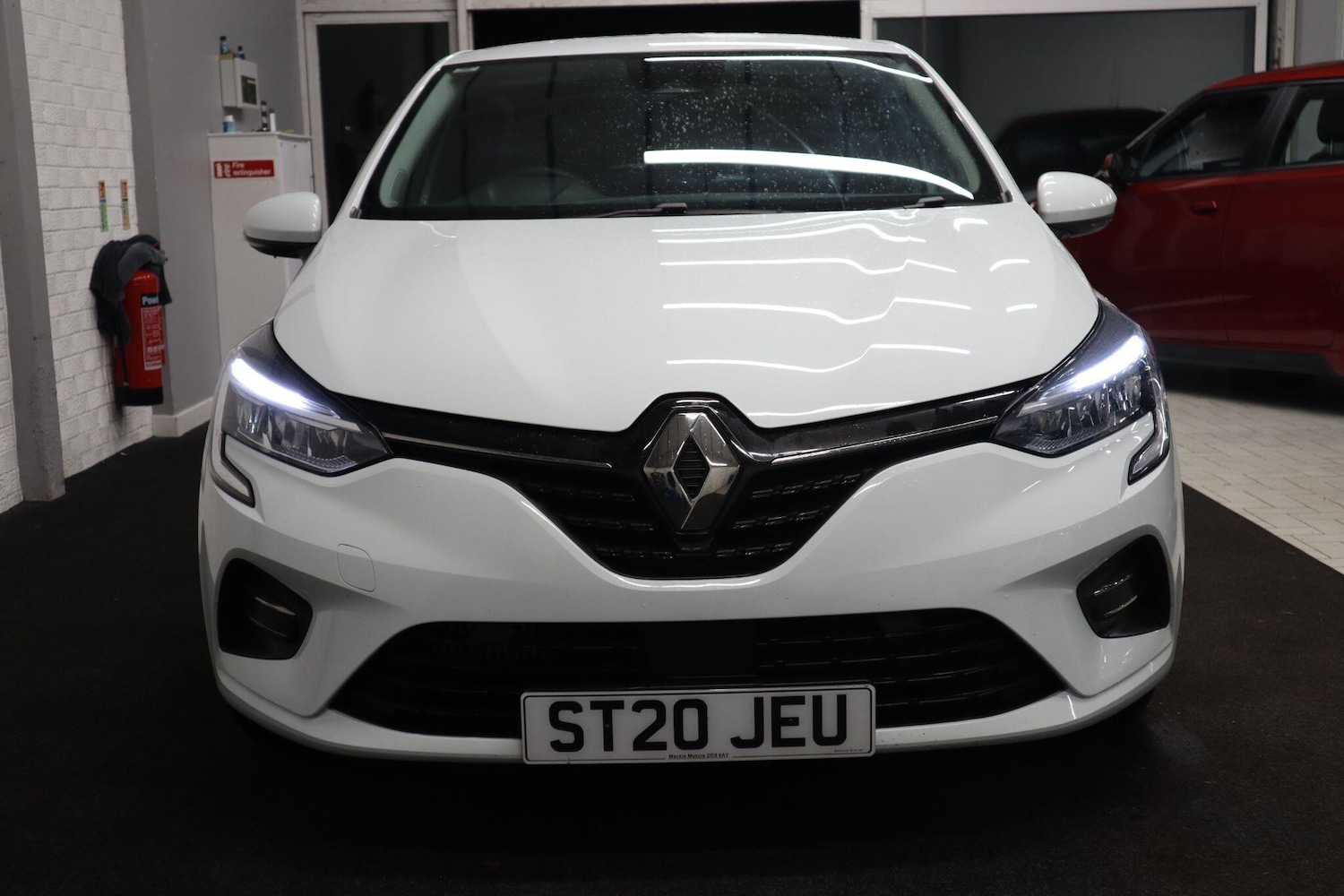 Used Renault Clio 2020 for sale - 76620331: Photo 2
