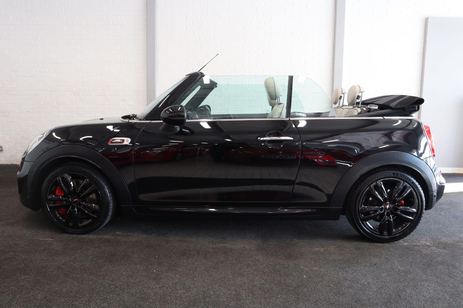 Used MINI Convertible 2016 for sale - 76988439: Photo 14