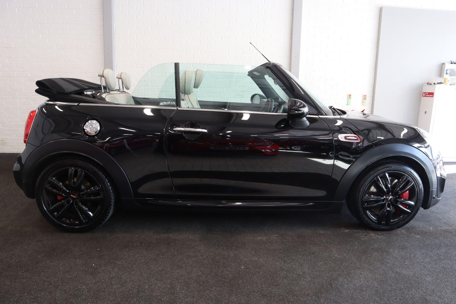 Used MINI Convertible 2016 for sale - 76988439: Photo 19