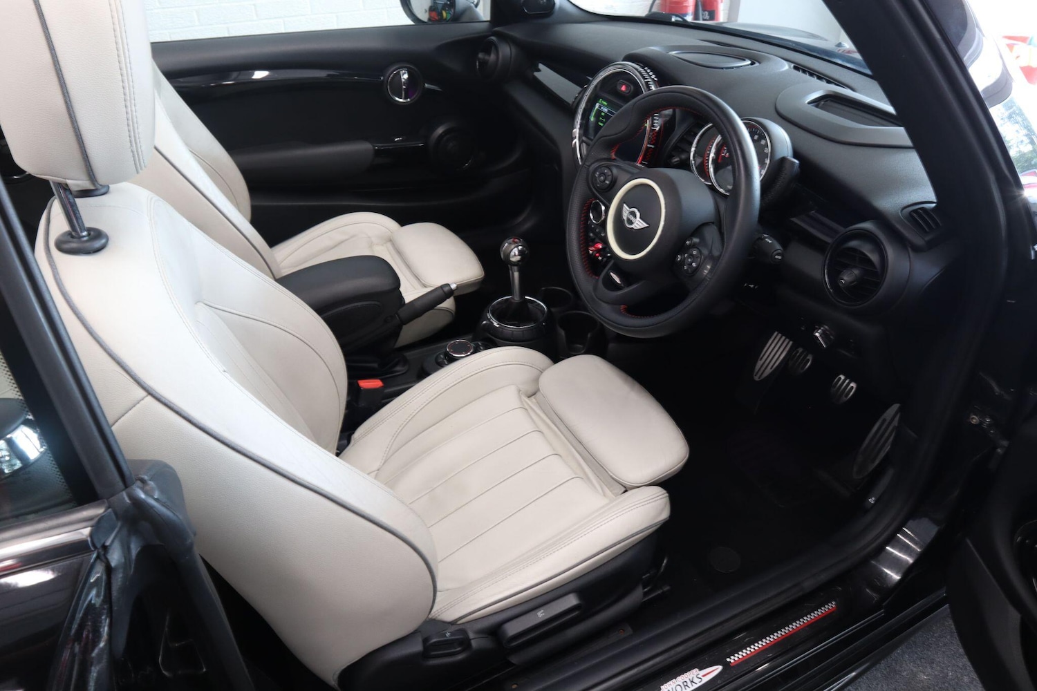 Used MINI Convertible 2016 for sale - 76988439: Photo 24