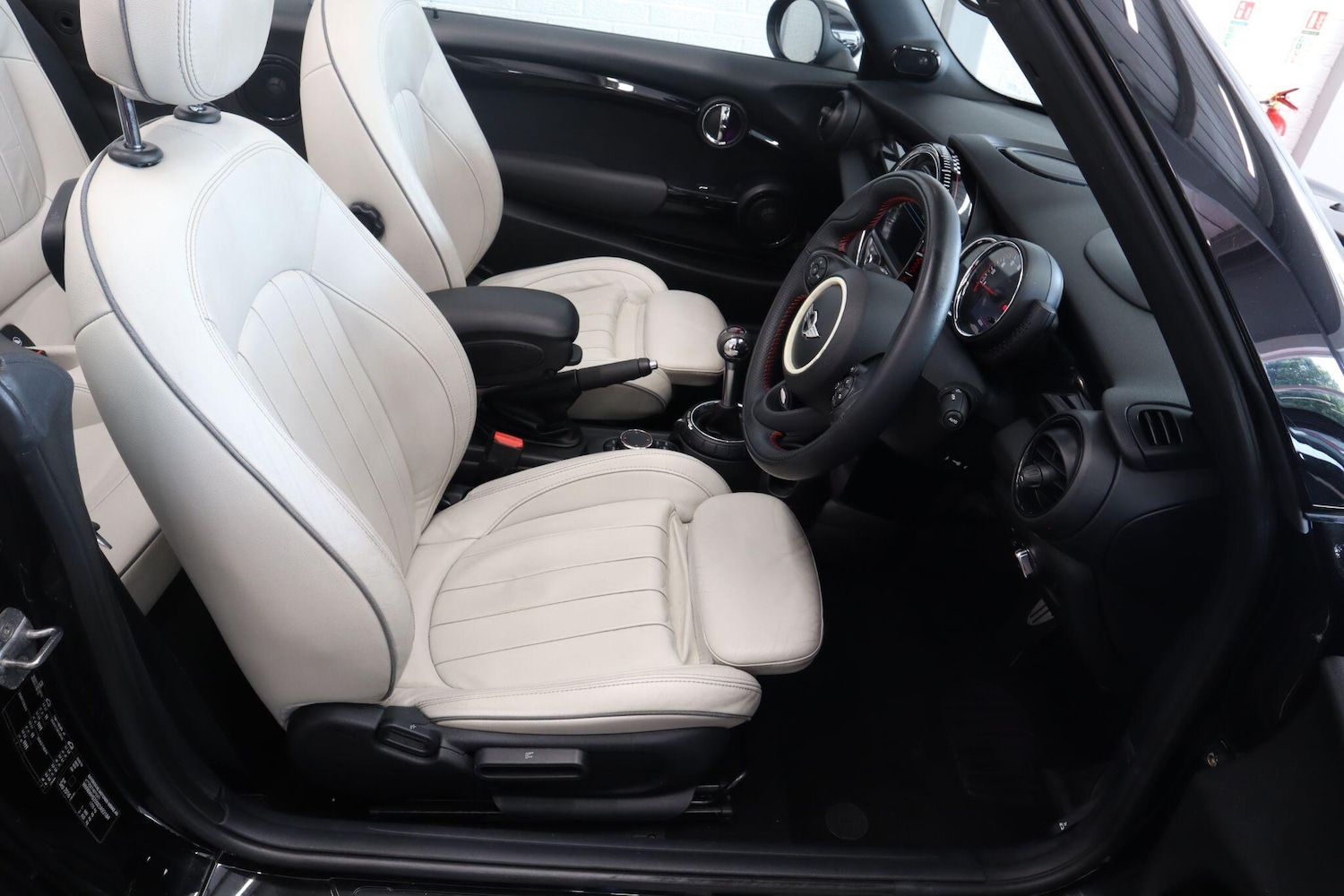 Used MINI Convertible 2016 for sale - 76988439: Photo 25