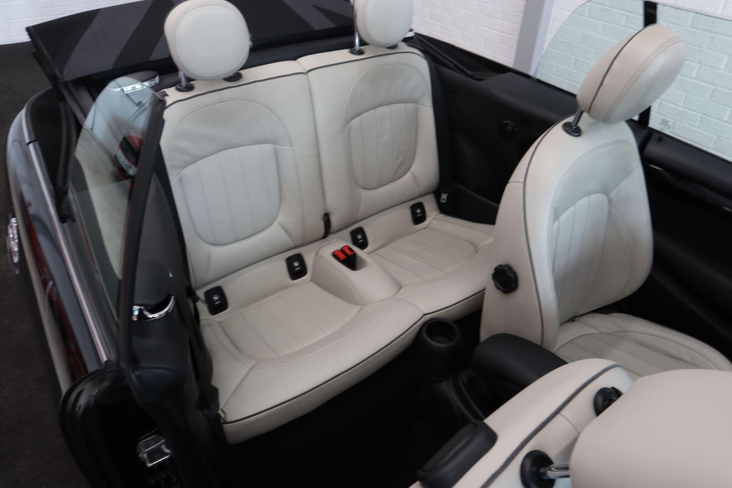 Used MINI Convertible 2016 for sale - 76988439: Photo 29