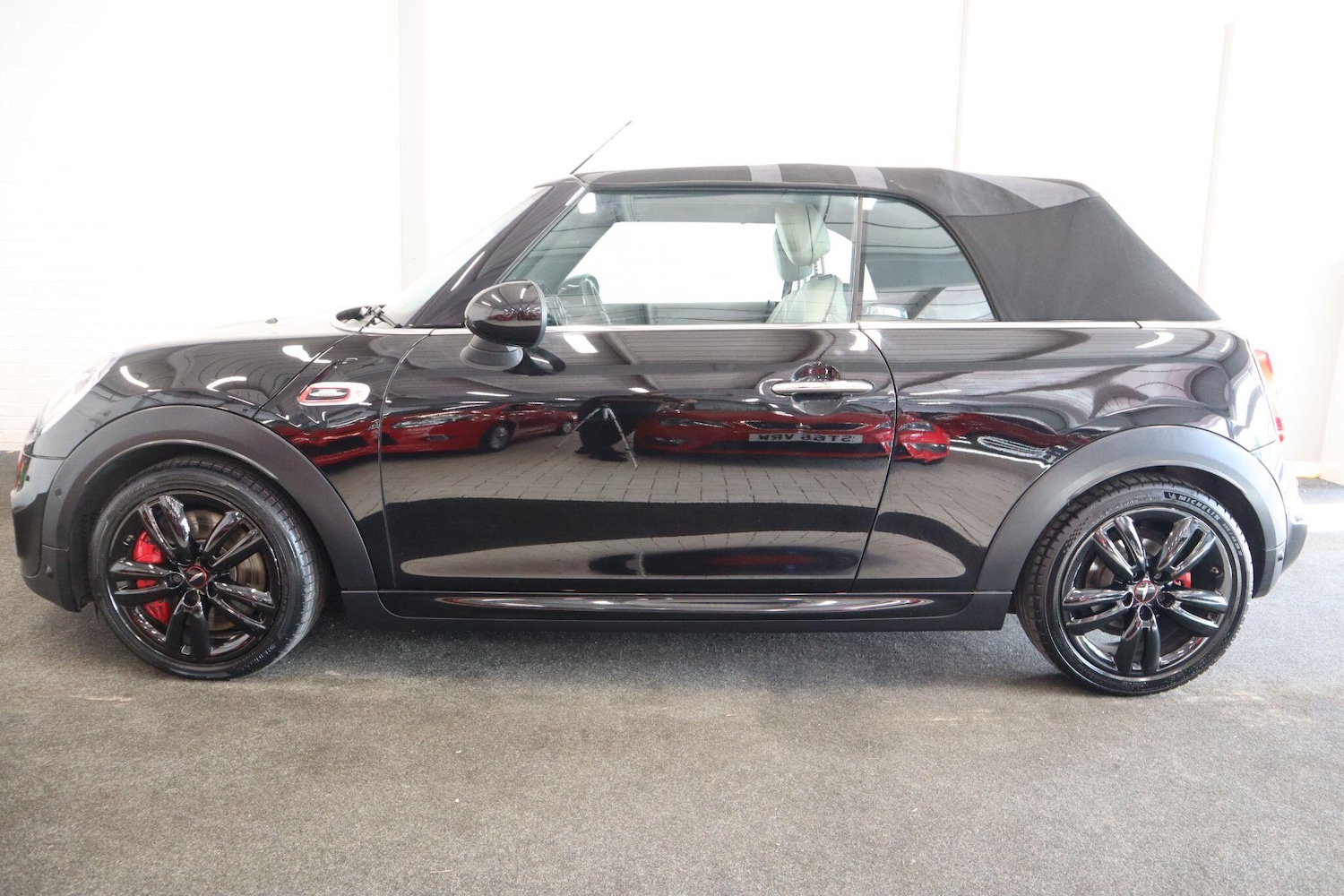 Used MINI Convertible 2016 for sale - 76988439: Photo 3