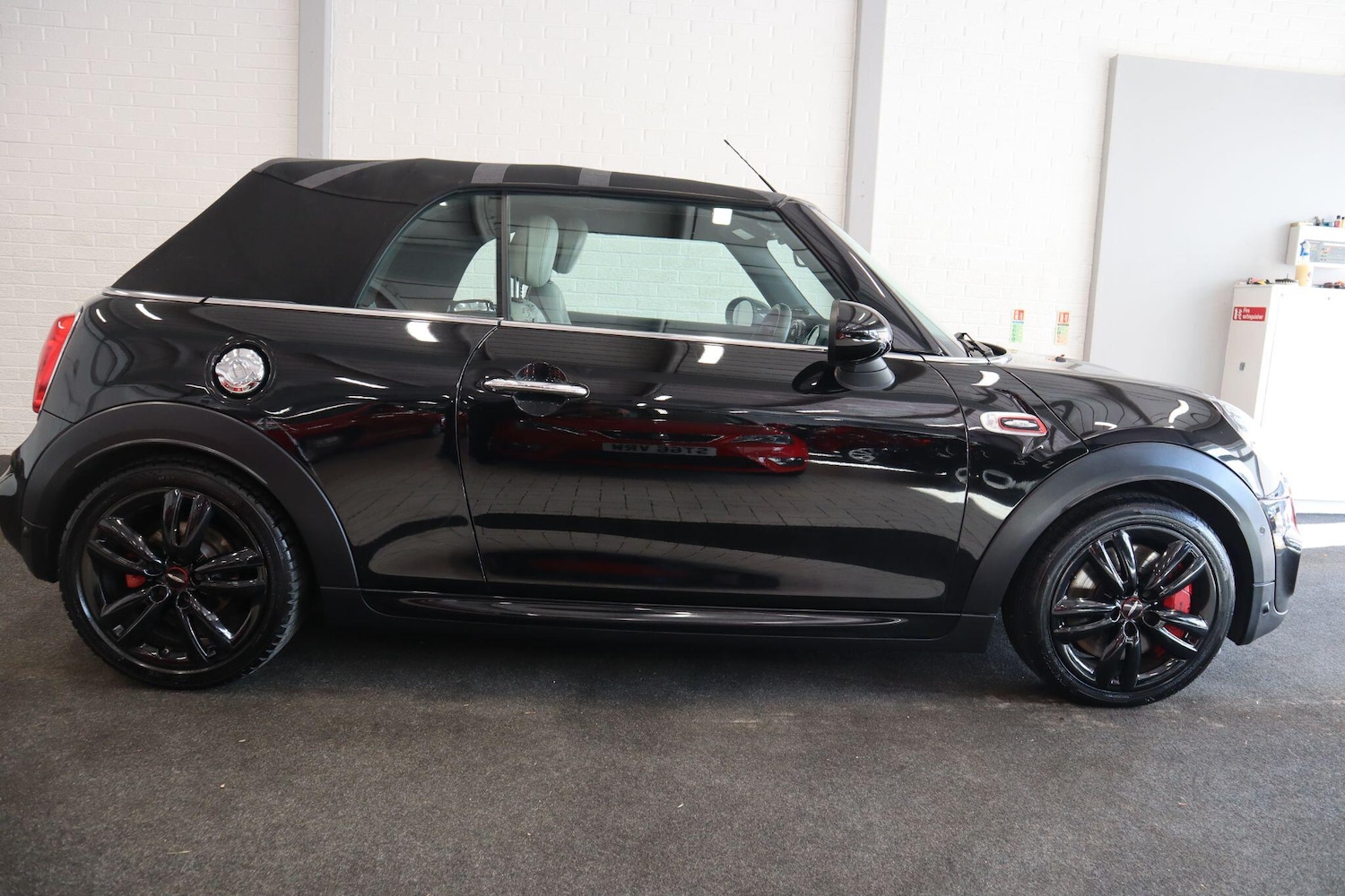 Used MINI Convertible 2016 for sale - 76988439: Photo 8