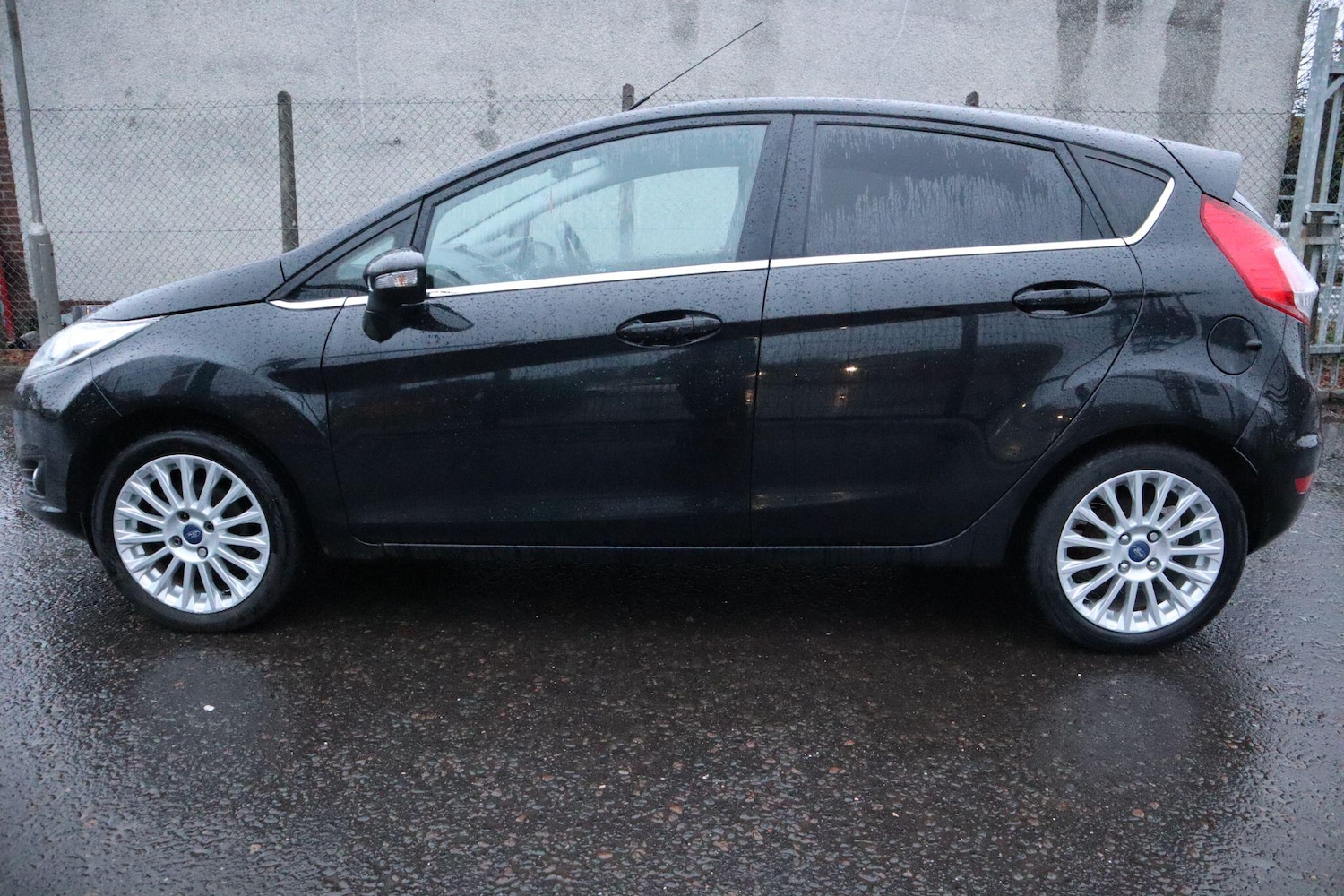 Used Ford Fiesta 2014 for sale - 76572635: Photo 3