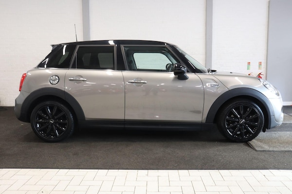 Used MINI Hatch 2018 for sale - 76239298: Photo 8