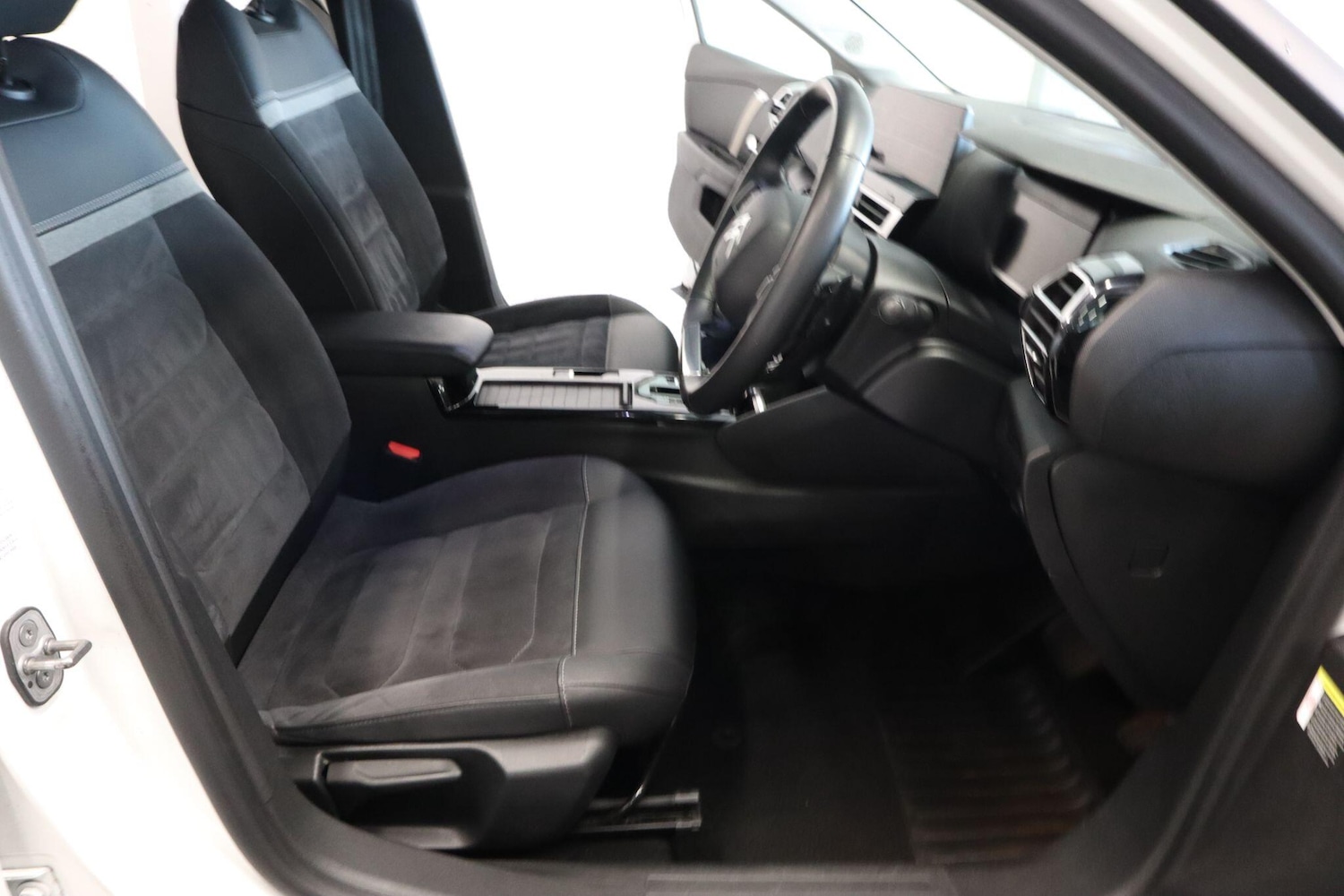 Used Citroen C4 2023 for sale - 76397985: Photo 13