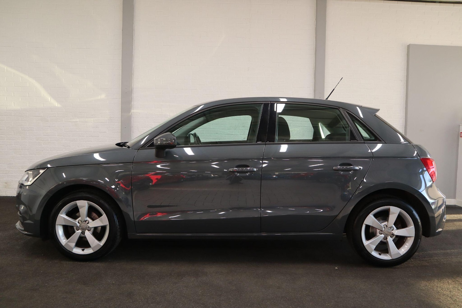 Used Audi A1 2017 for sale - 76370825: Photo 3