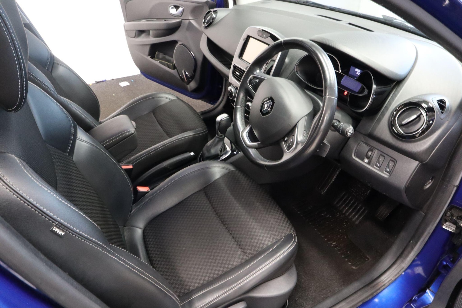 Used Renault Clio for sale - 77645932: Photo 11