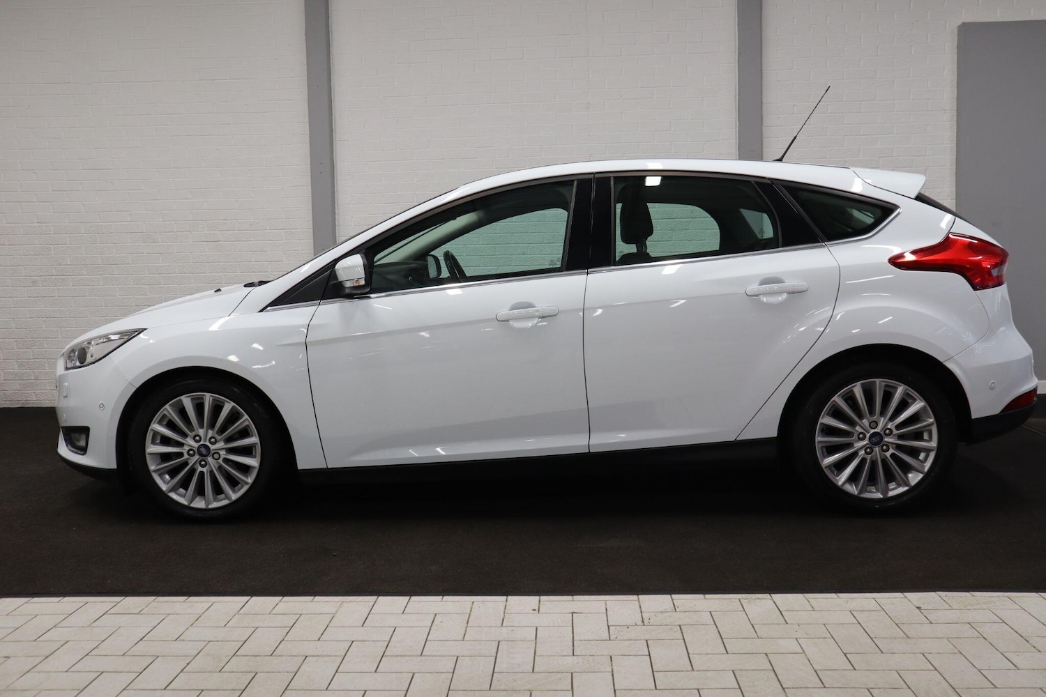 Used Ford Focus 2017 for sale - 76584794: Photo 3