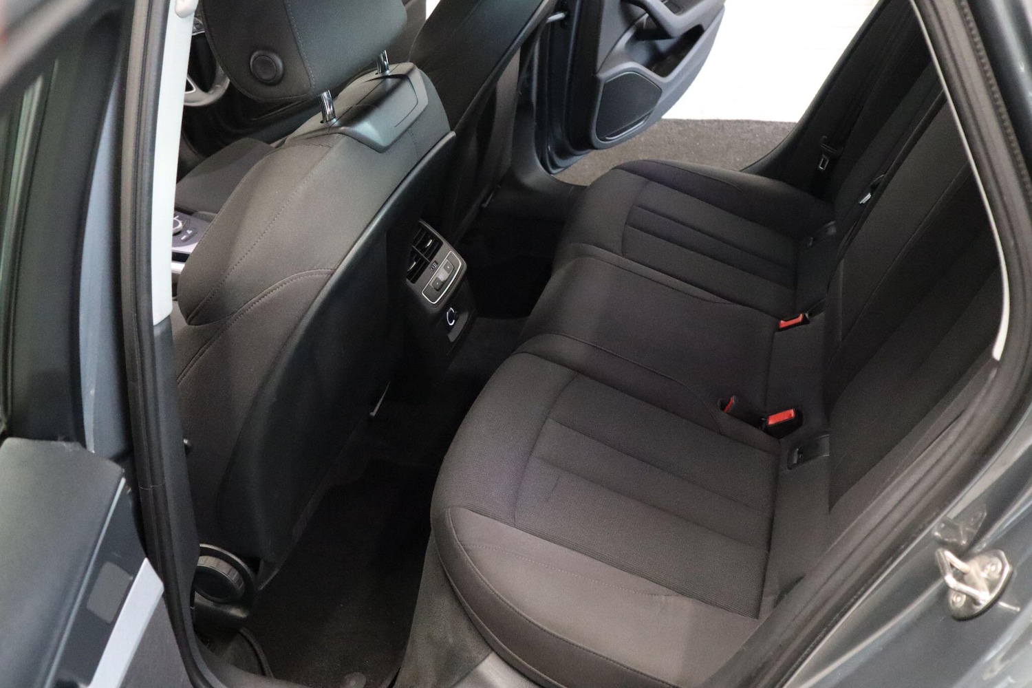 Used Audi A4 2017 for sale - 76336120: Photo 15