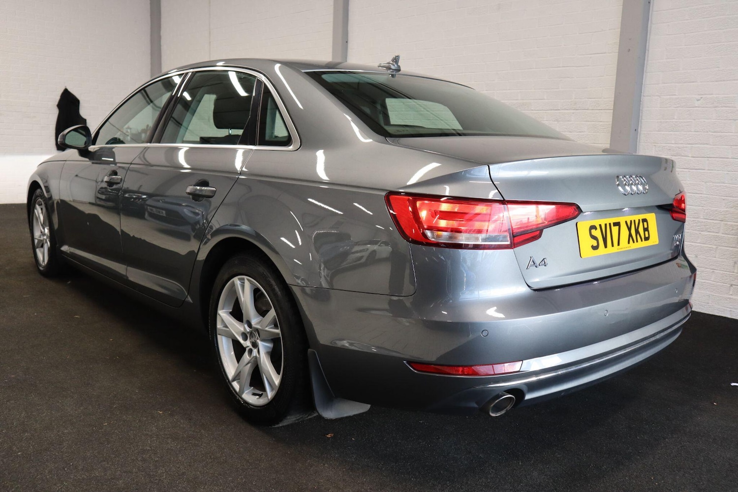 Used Audi A4 2017 for sale - 76336120: Photo 4